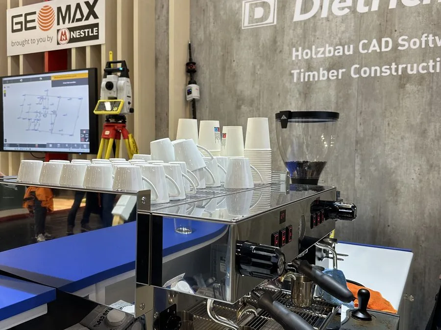 ExpoBARISTI espresso machine and cup stacks at a branded trade fair stand